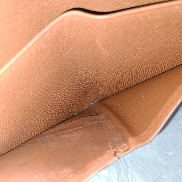 Louis Vuitton Wallet - Picture 4 of 9